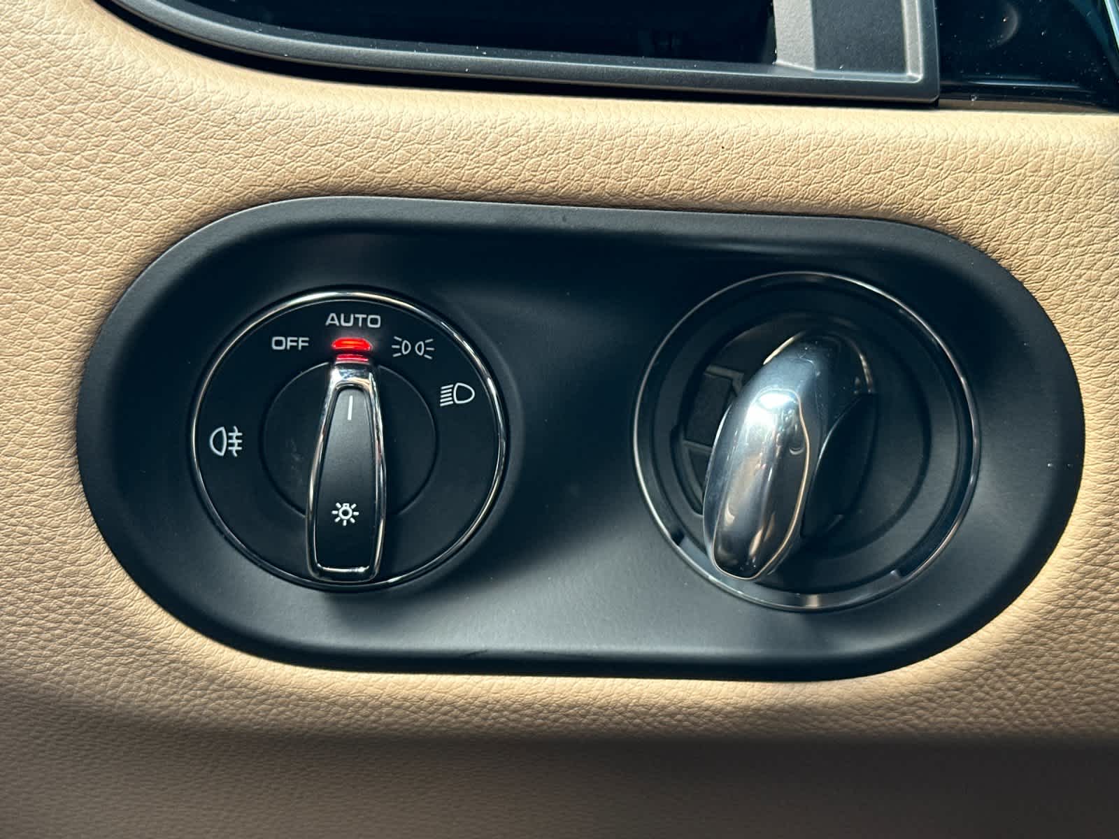 Thumbnail: 2026 Porsche Macan - 30