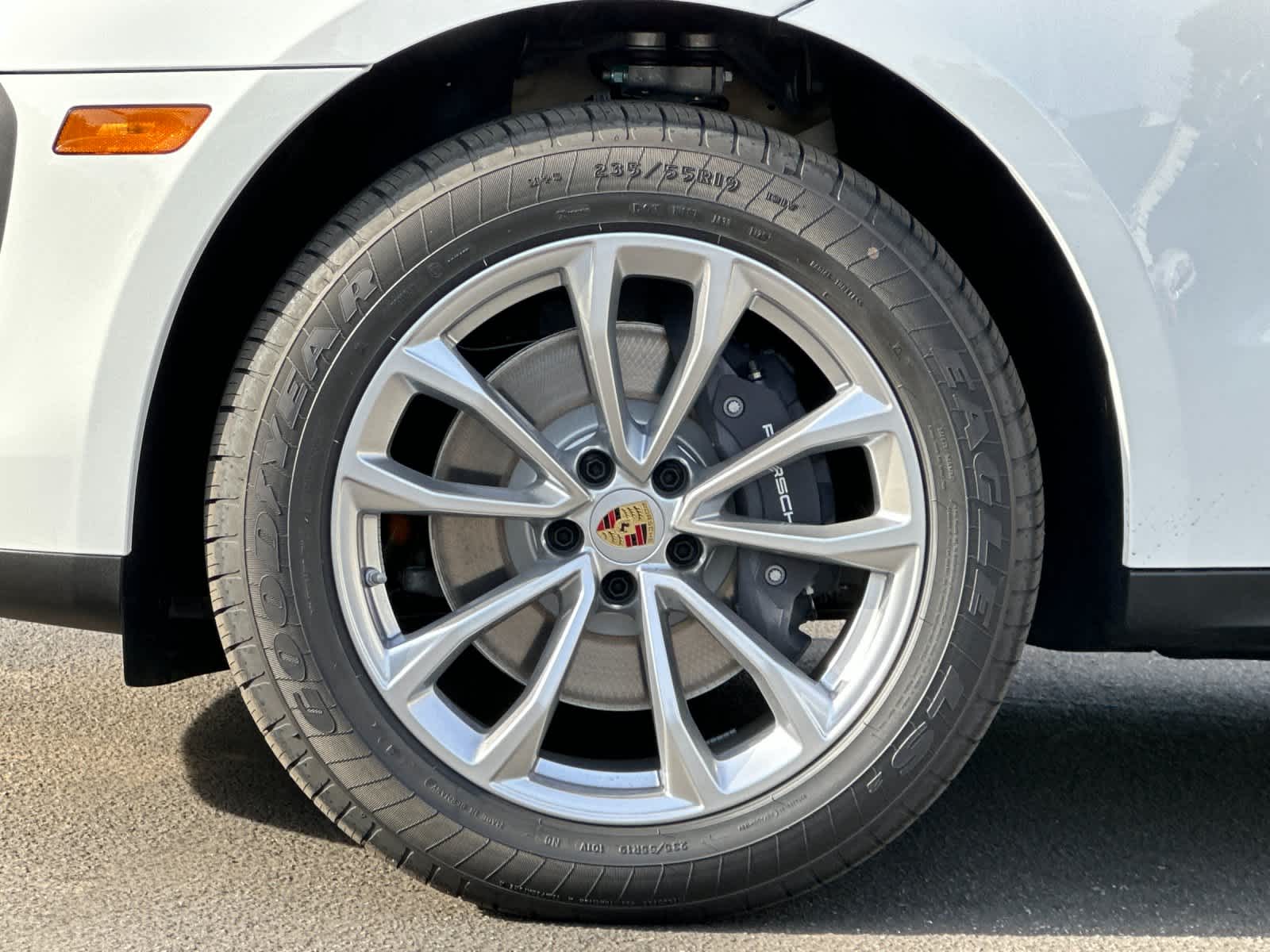 Thumbnail: 2026 Porsche Macan - 30