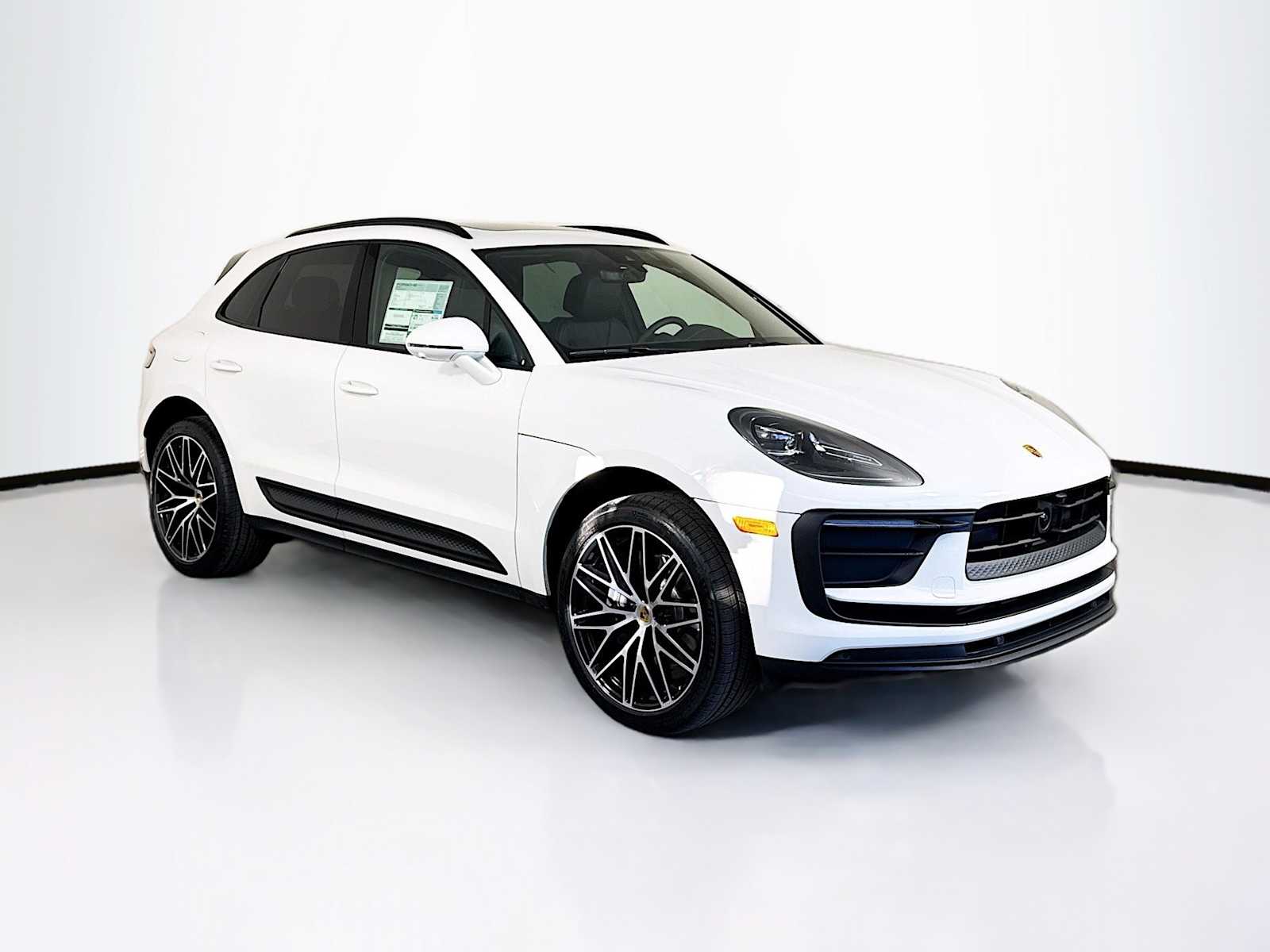Thumbnail: 2026 Porsche Macan - 7