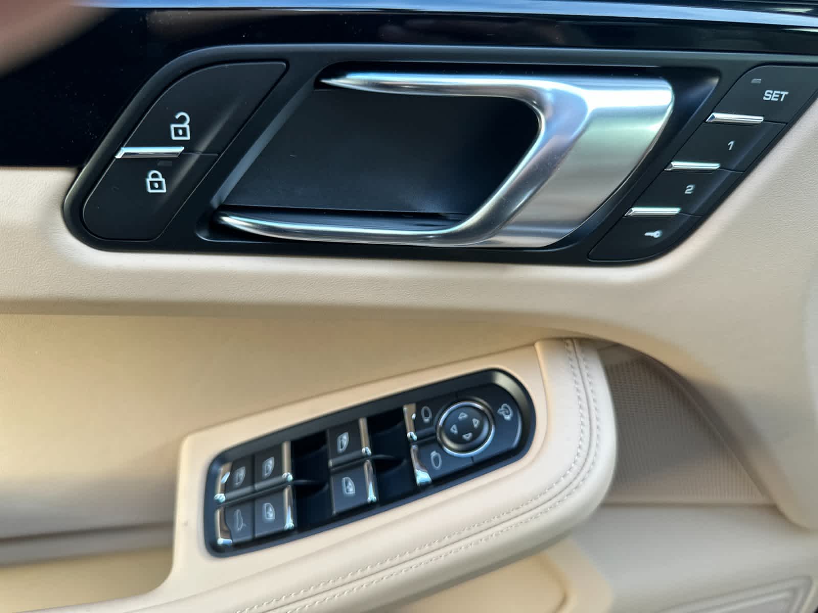 Thumbnail: 2026 Porsche Macan - 12