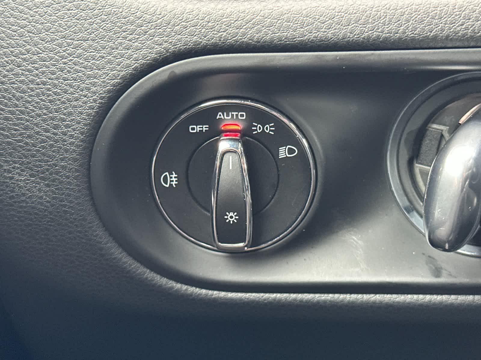 Thumbnail: 2025 Porsche Macan - 30