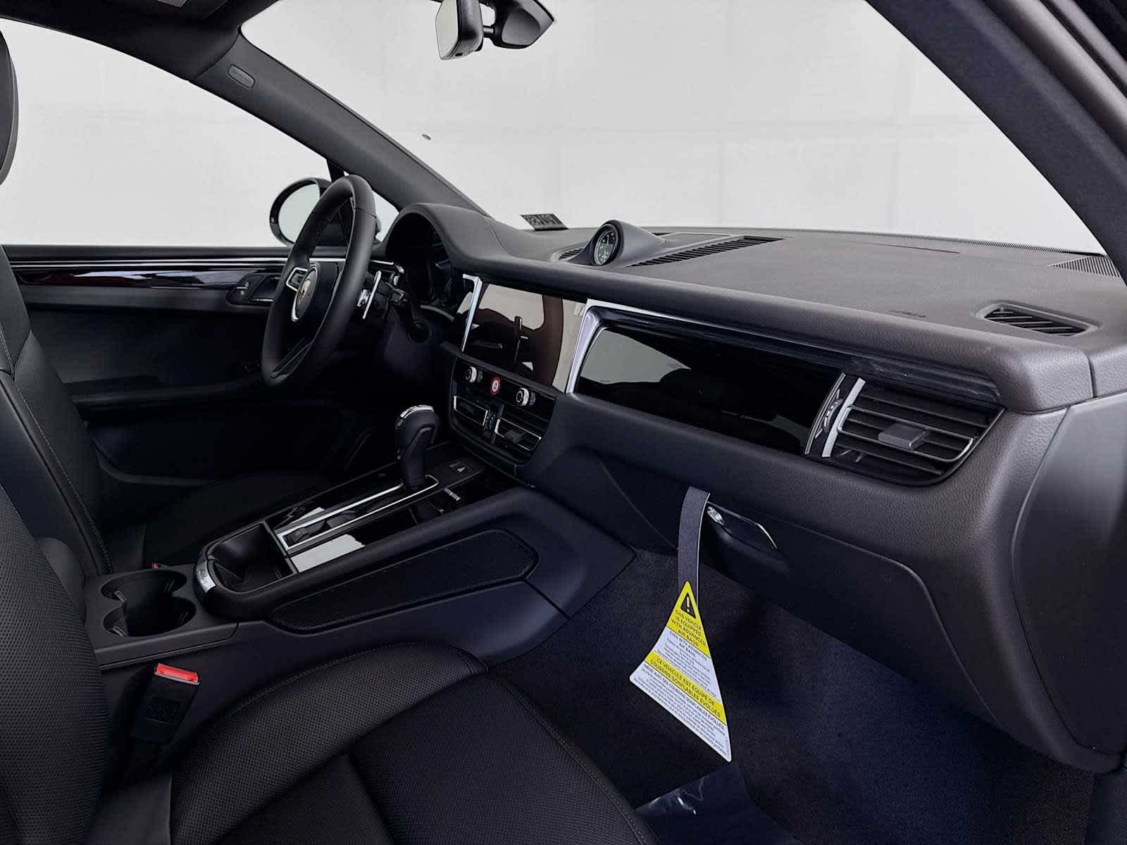 Thumbnail: 2025 Porsche Macan - 22