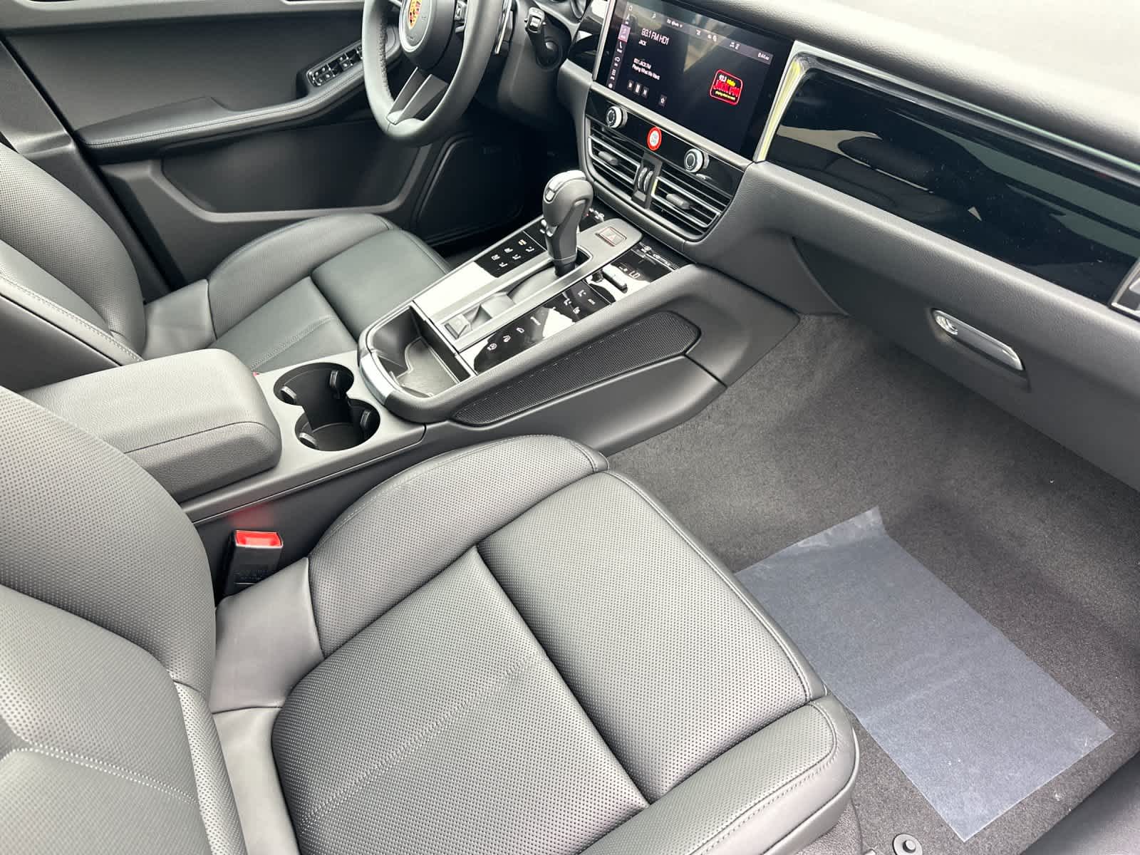 Thumbnail: 2026 Porsche Macan - 17