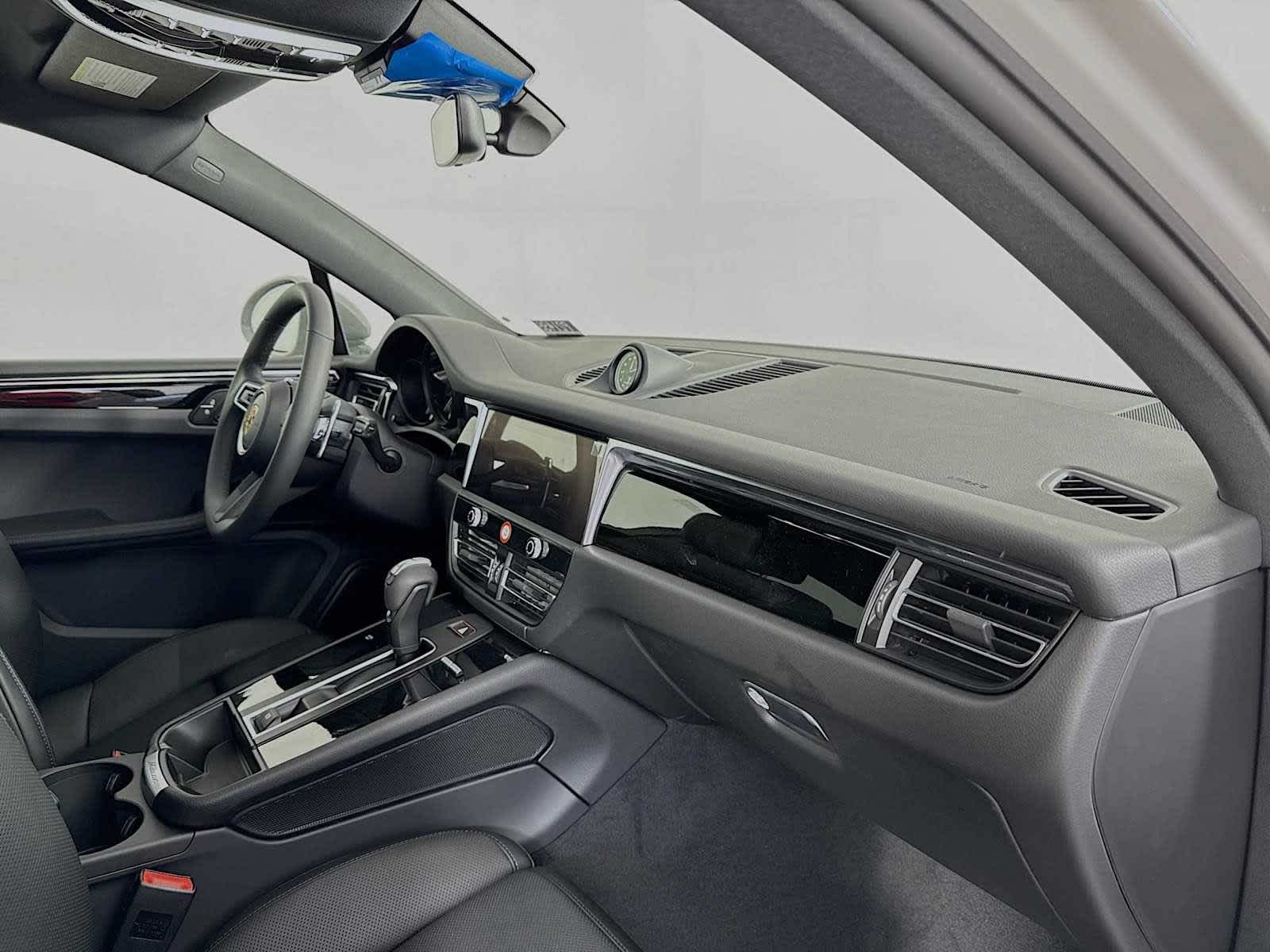 Thumbnail: 2026 Porsche Macan - 22