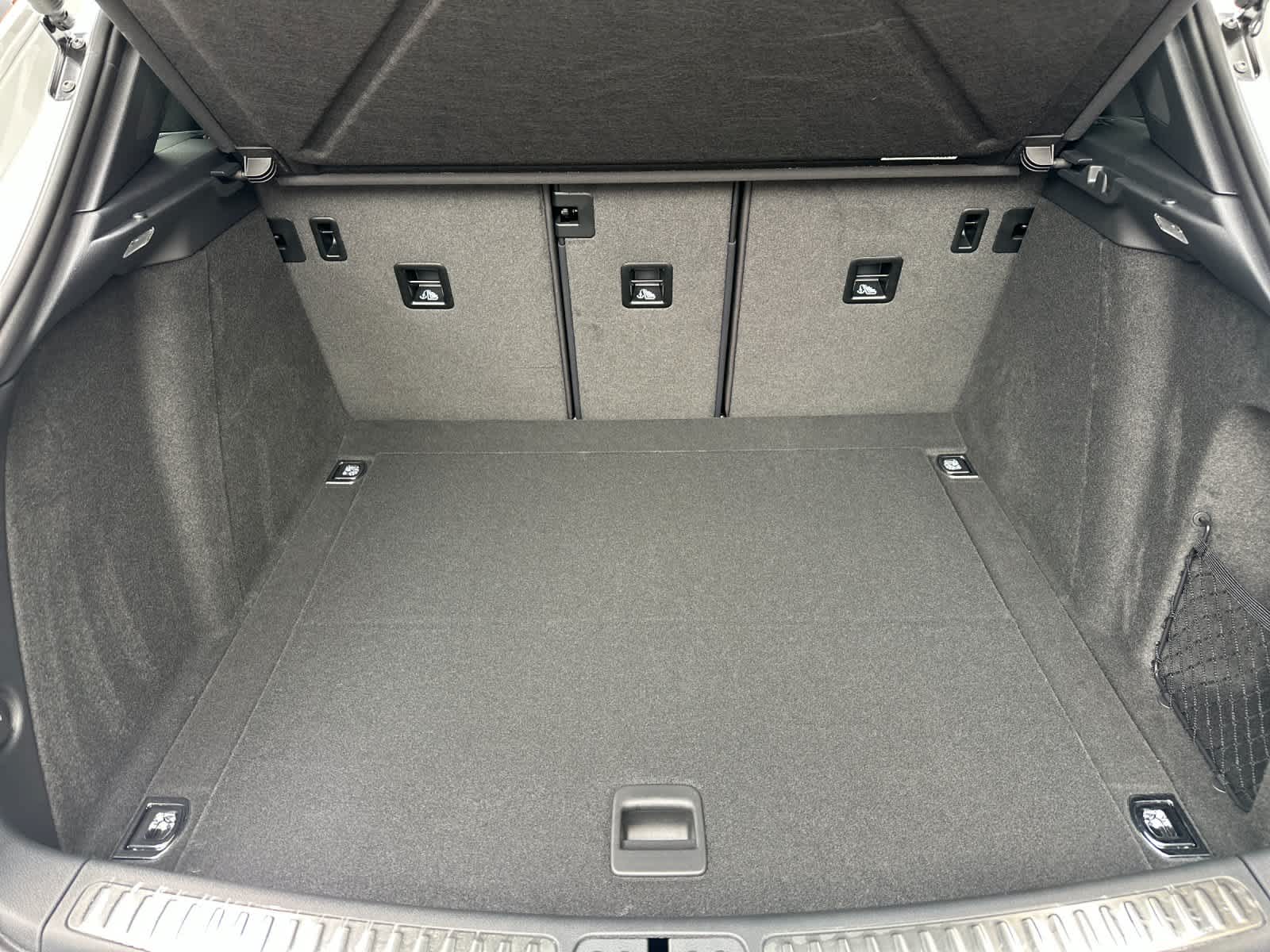 Thumbnail: 2026 Porsche Macan - 16