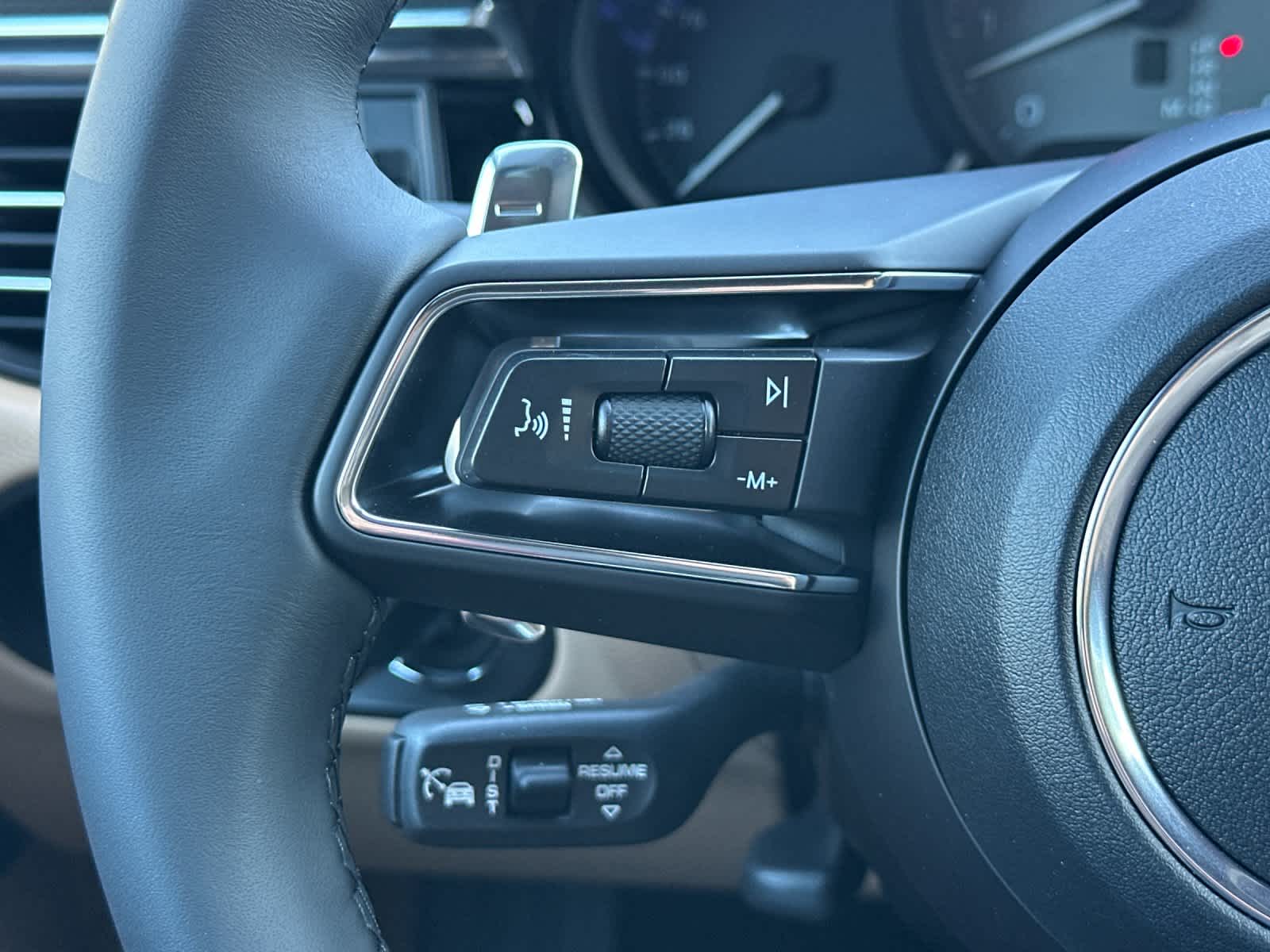 Thumbnail: 2026 Porsche Macan - 27