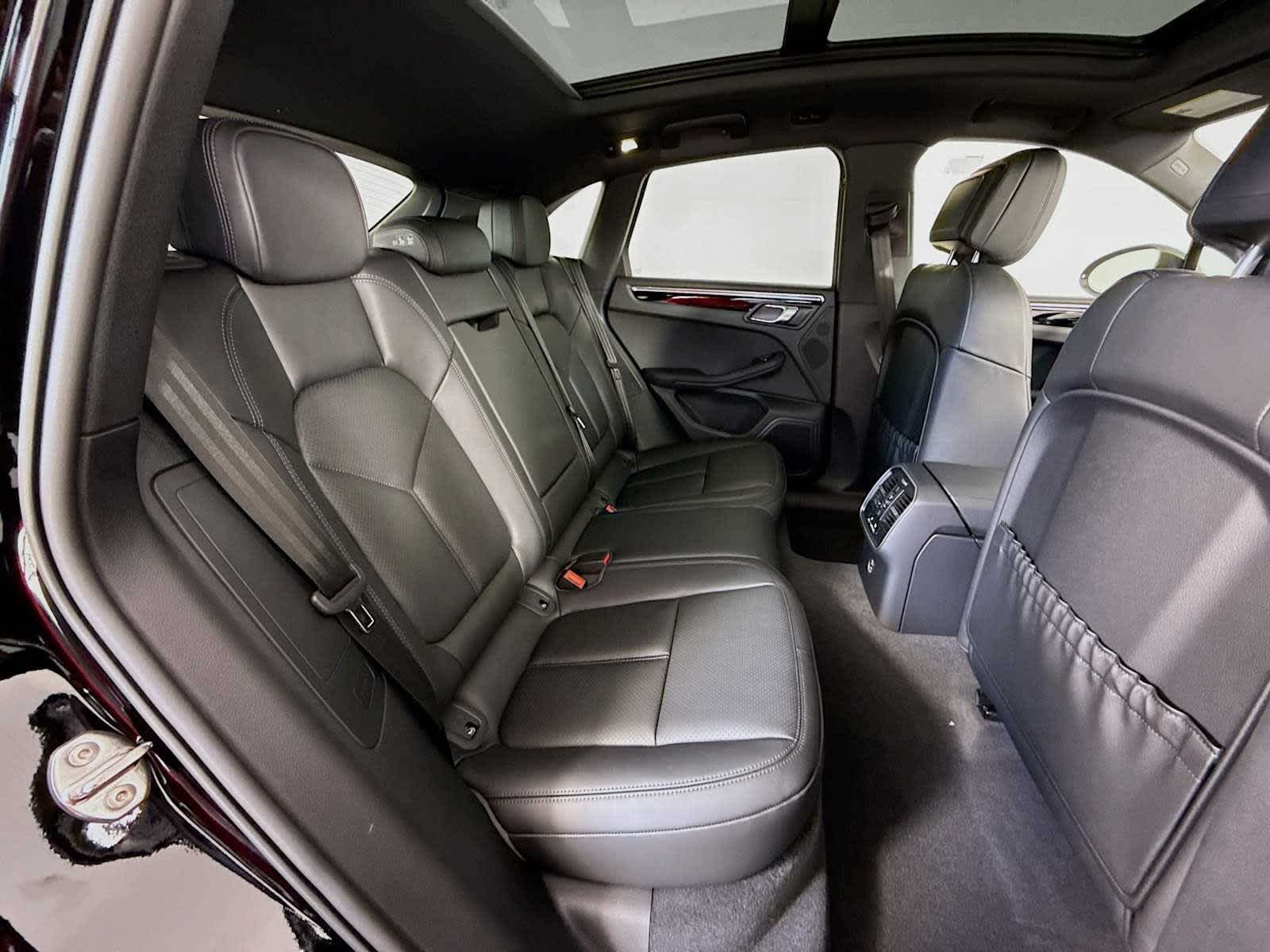 Thumbnail: 2026 Porsche Macan - 20