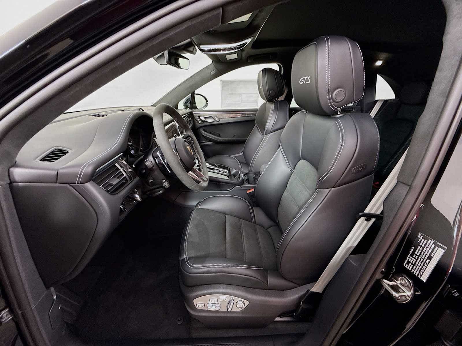 Thumbnail: 2025 Porsche Macan - 5