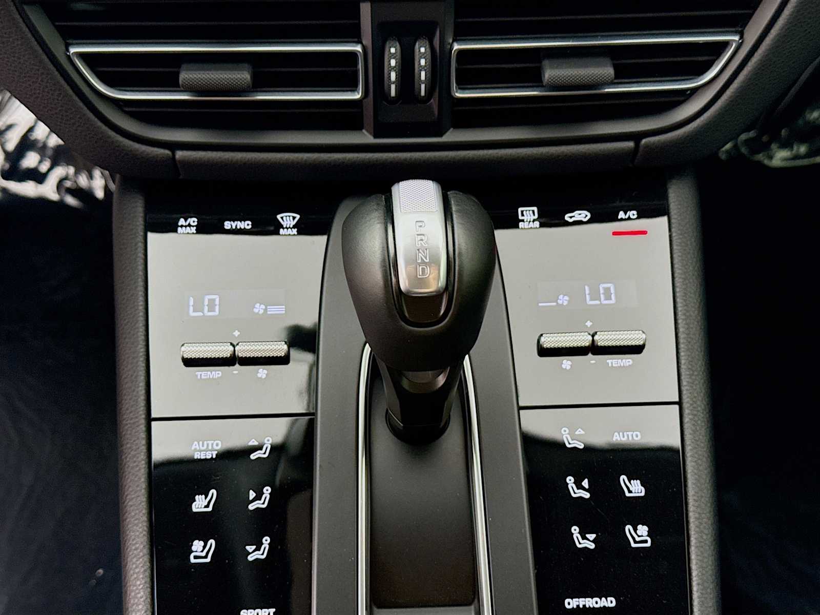 Thumbnail: 2024 Porsche Macan - 14