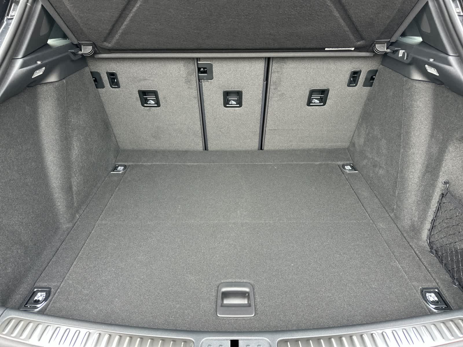 Thumbnail: 2026 Porsche Macan - 16