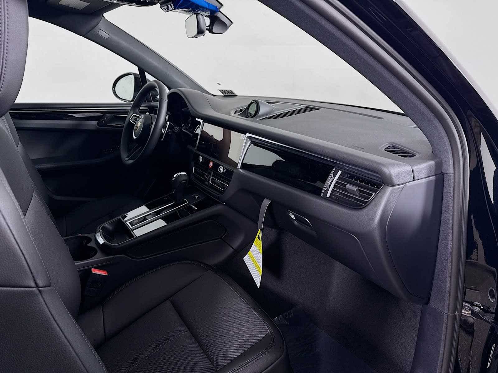 Thumbnail: 2026 Porsche Macan - 22