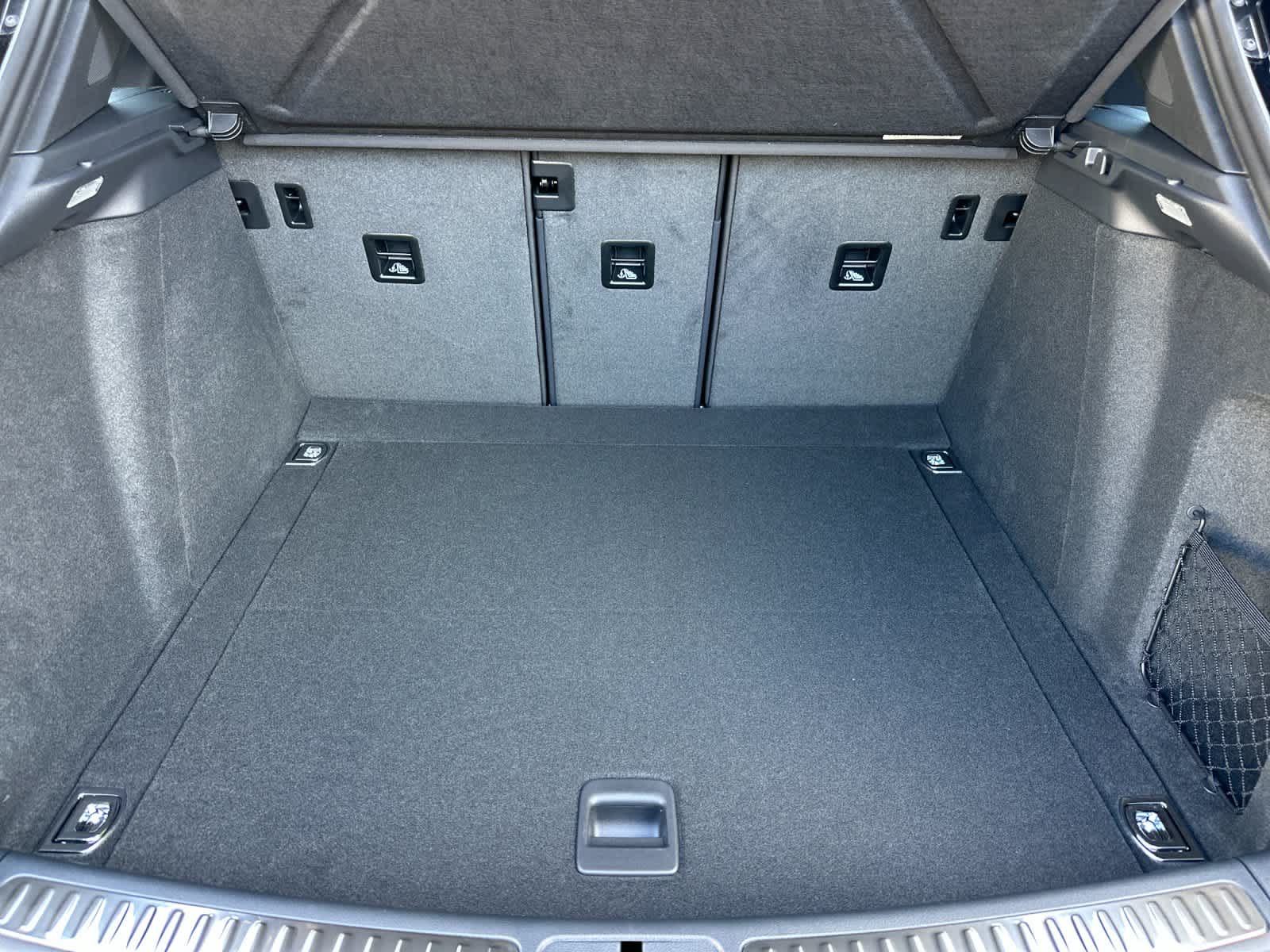 Thumbnail: 2026 Porsche Macan - 16