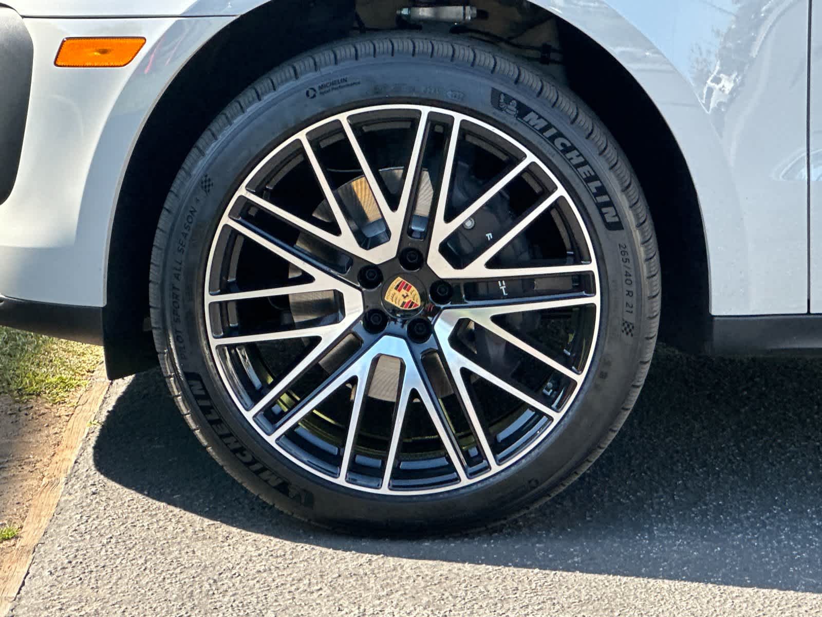 Thumbnail: 2026 Porsche Macan - 31