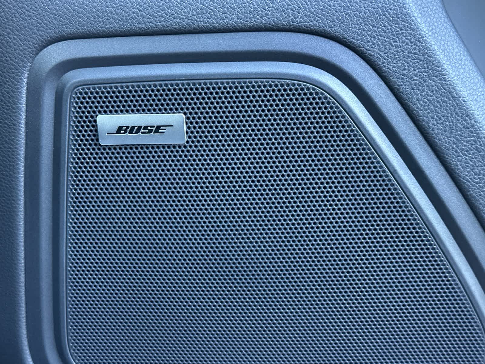 Thumbnail: 2026 Porsche Macan - 20