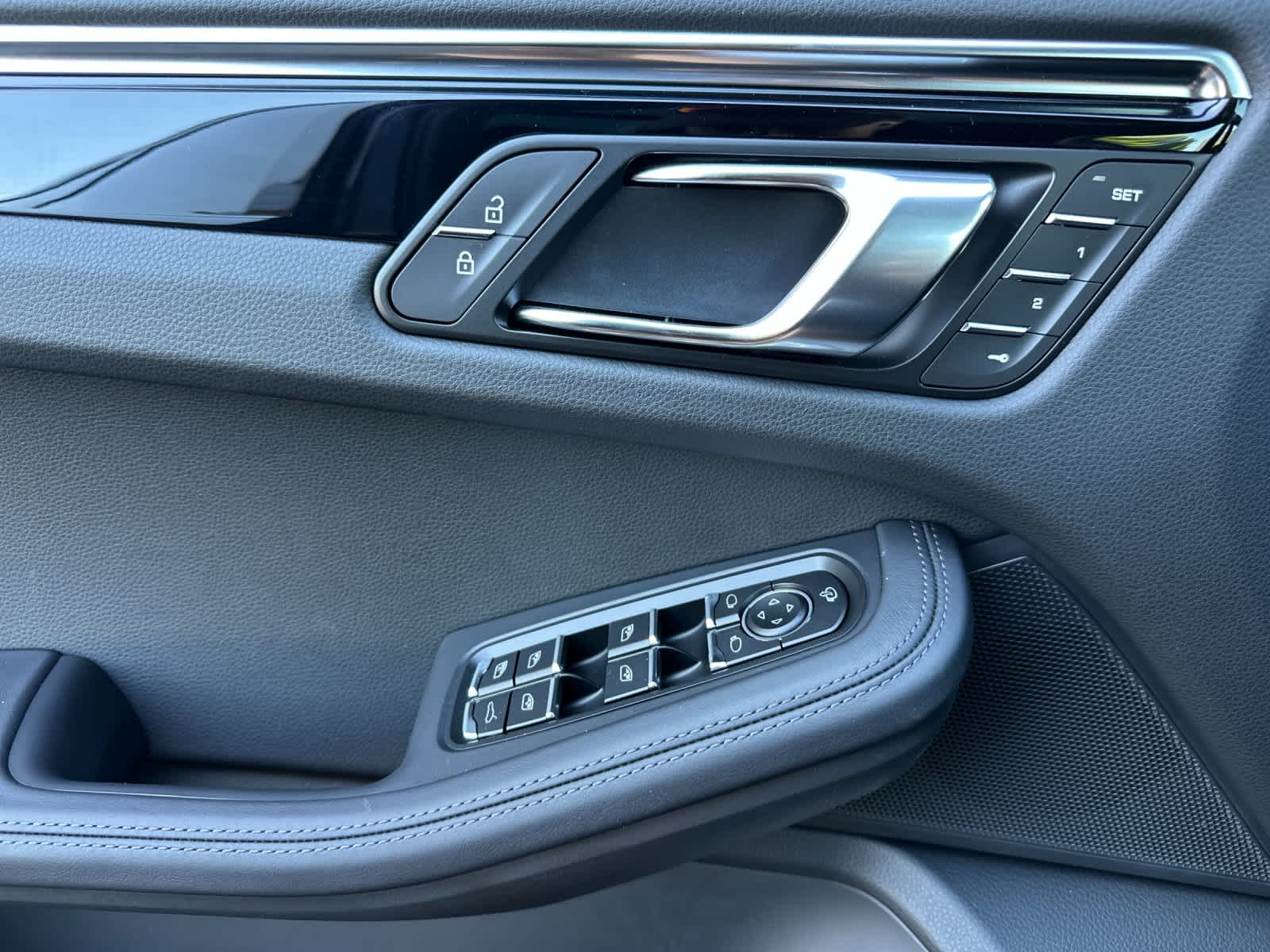 Thumbnail: 2026 Porsche Macan - 12