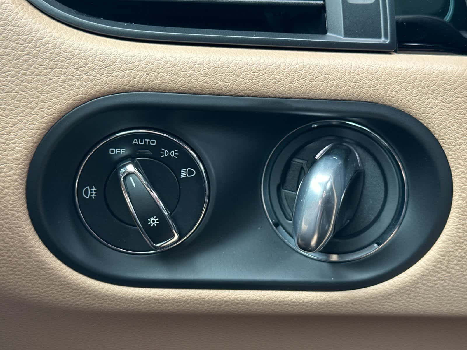 Thumbnail: 2025 Porsche Macan - 29