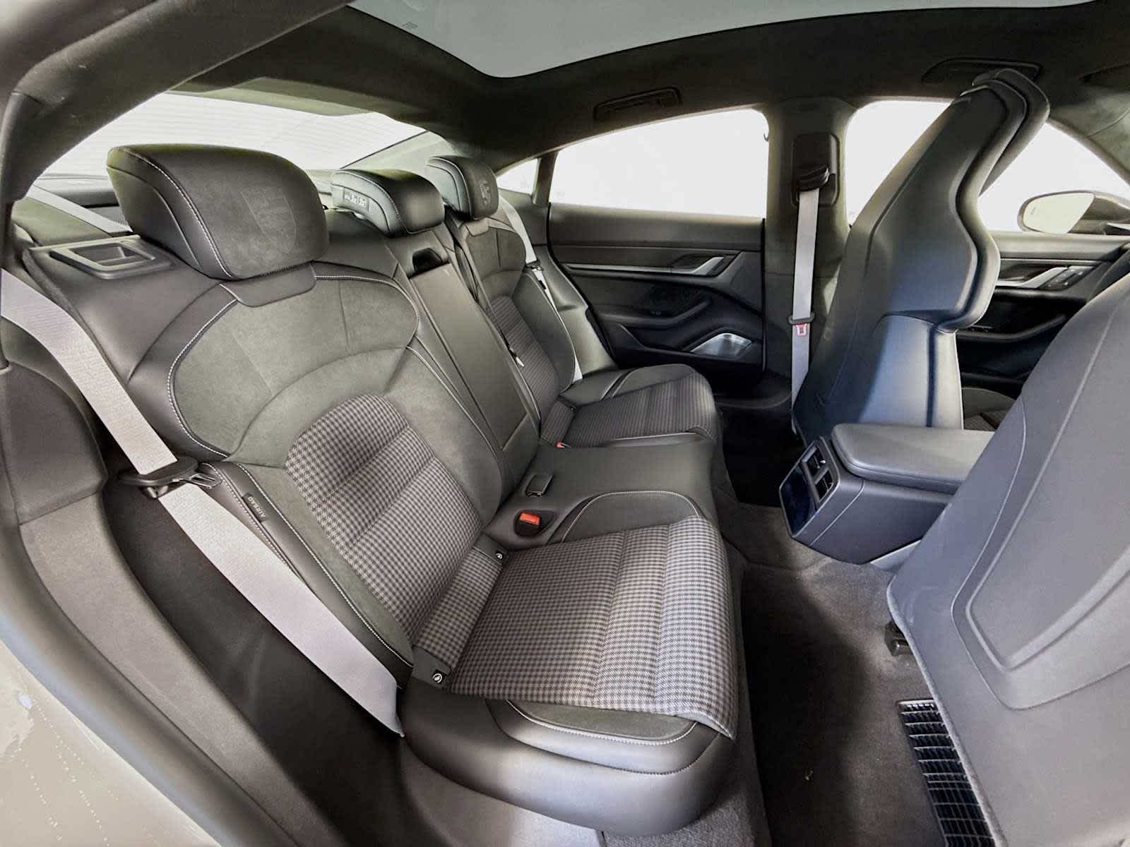 Thumbnail: 2025 Porsche Taycan - 20