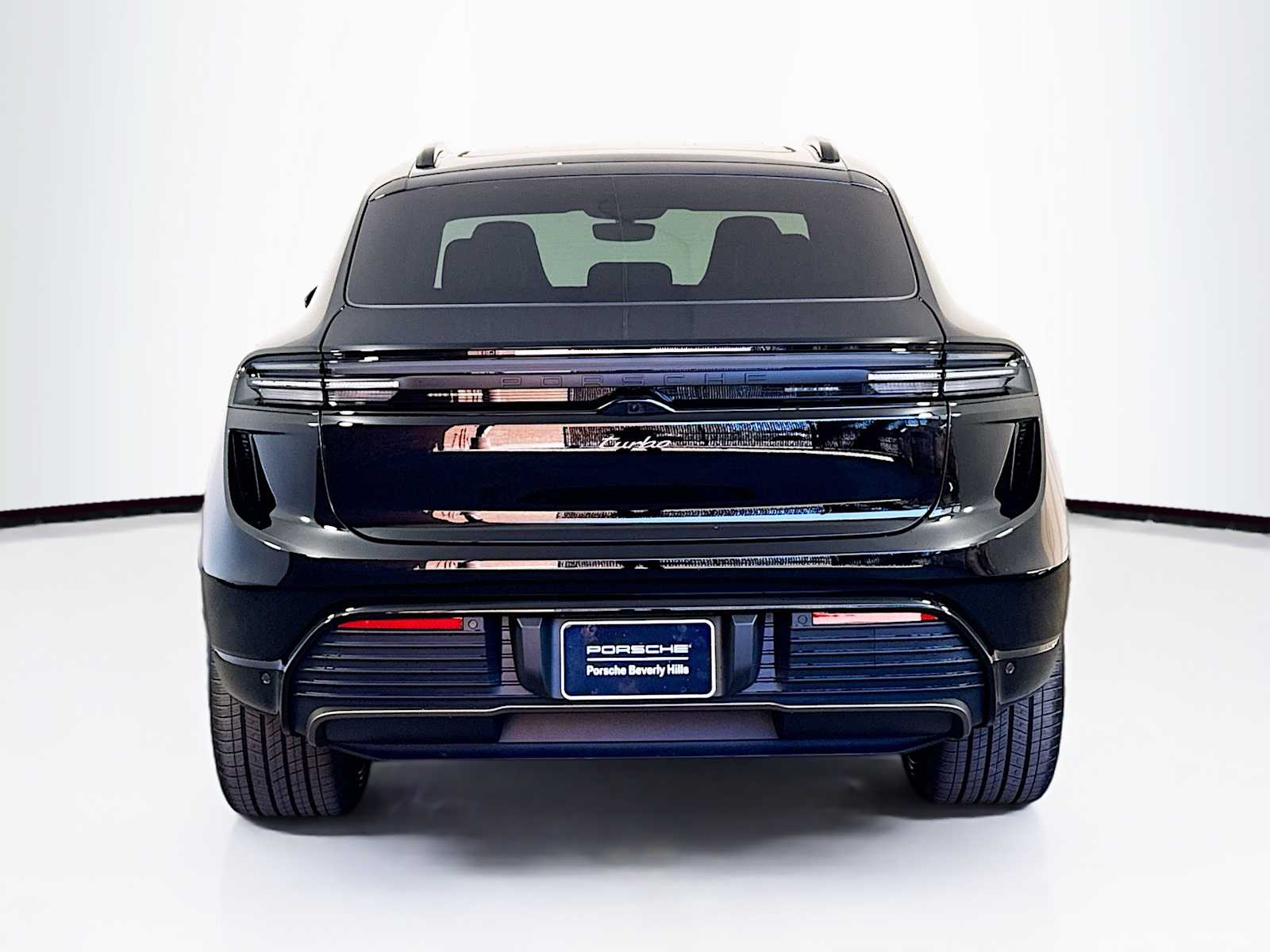 Thumbnail: 2025 Porsche Macan - 10