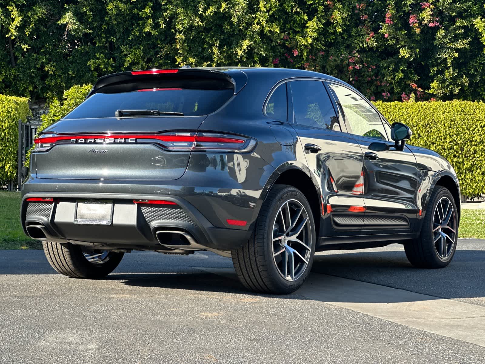 Thumbnail: 2026 Porsche Macan - 8
