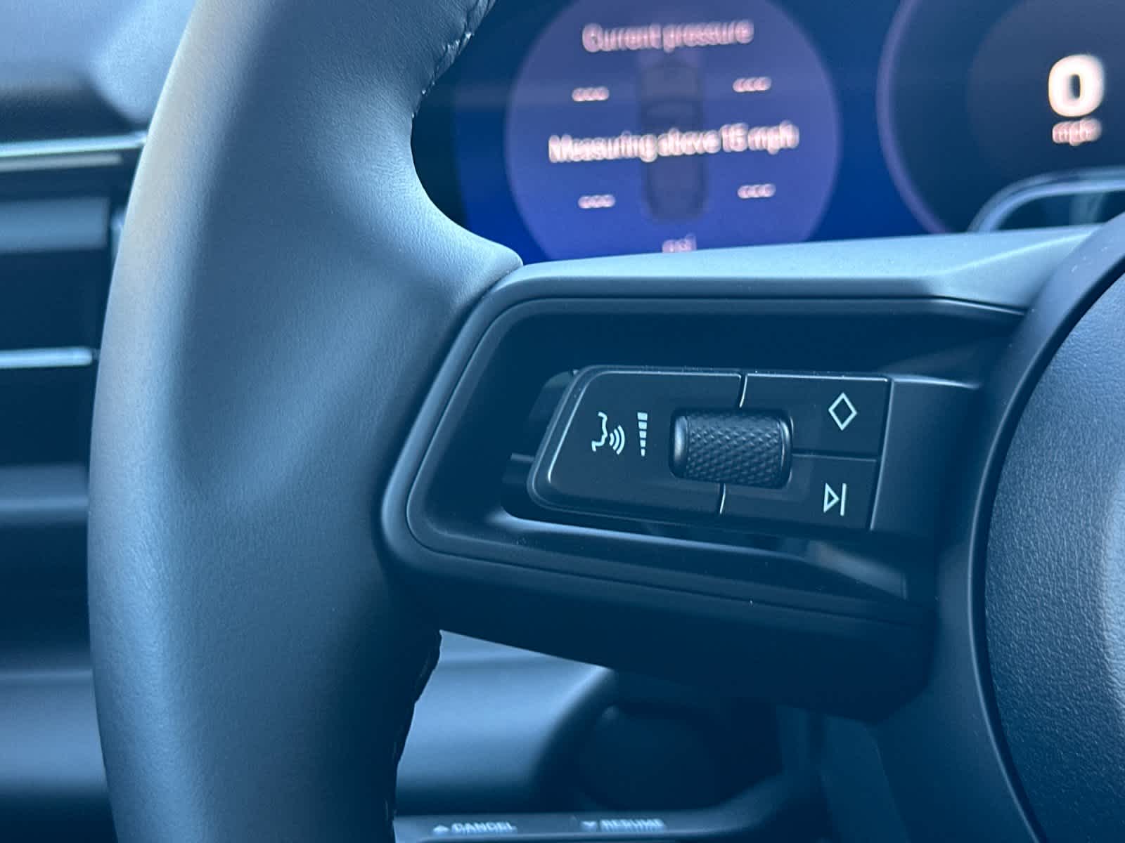 Thumbnail: 2026 Porsche Macan - 27