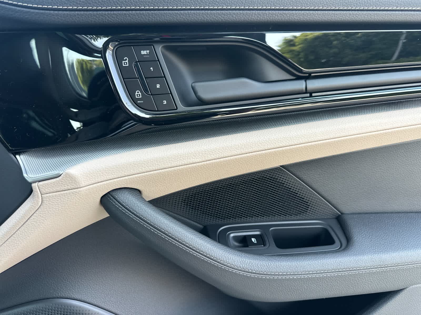 Thumbnail: 2026 Porsche Panamera - 18