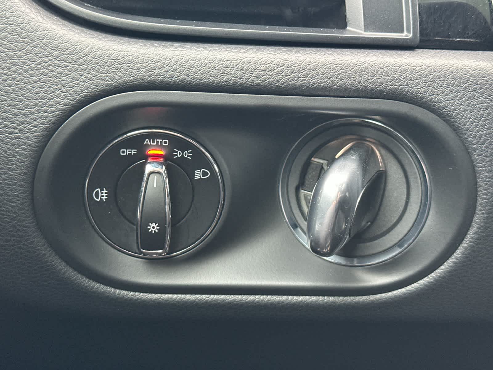 Thumbnail: 2025 Porsche Macan - 29