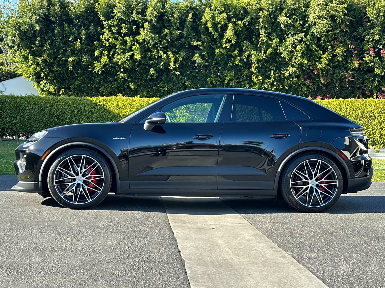 Thumbnail: 2026 Porsche Macan - 2