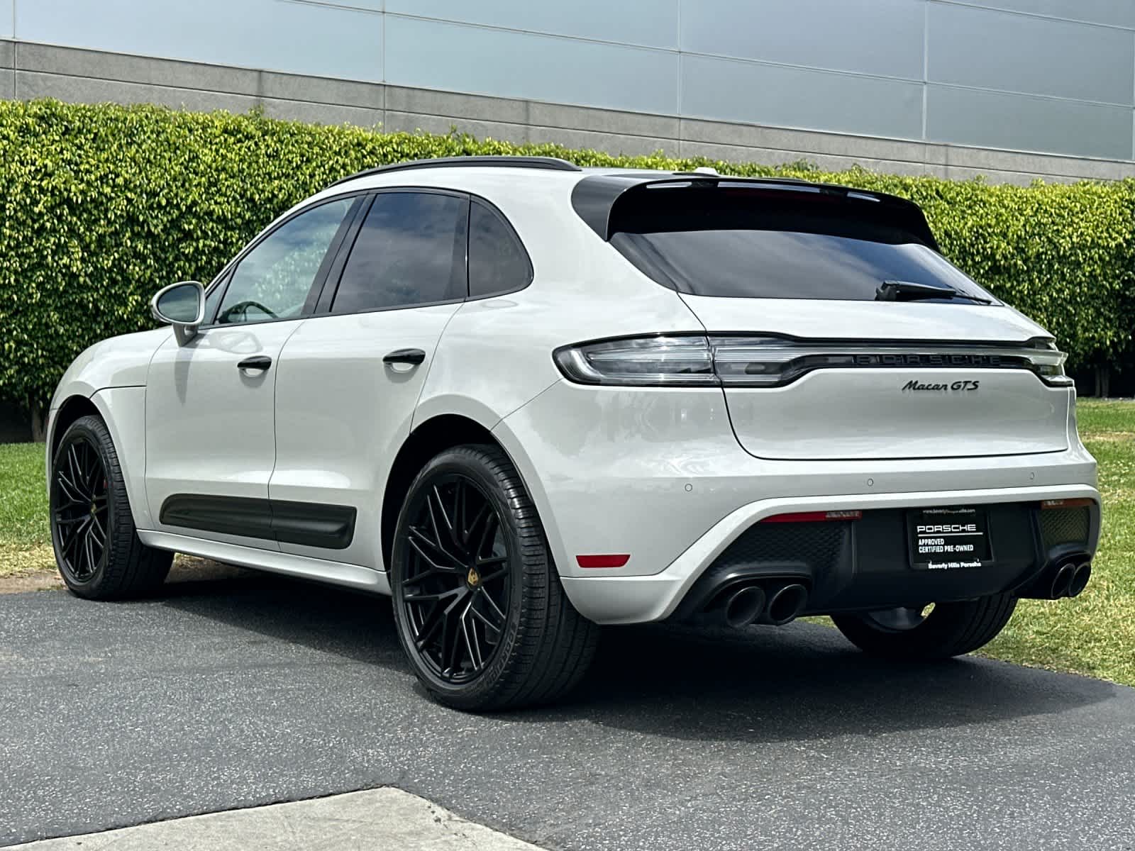 Thumbnail: 2023 Porsche Macan - 3