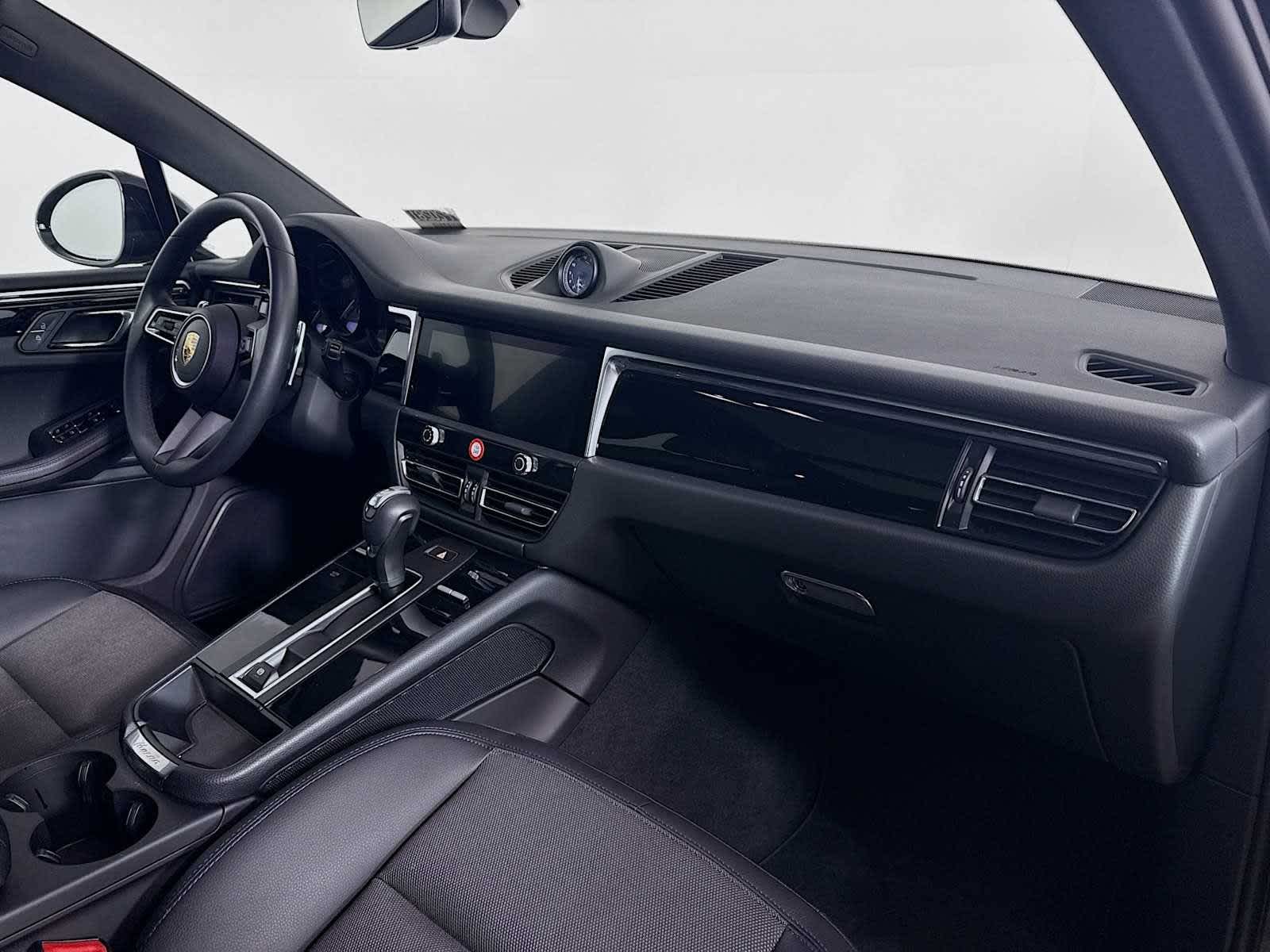 Thumbnail: 2025 Porsche Macan - 23