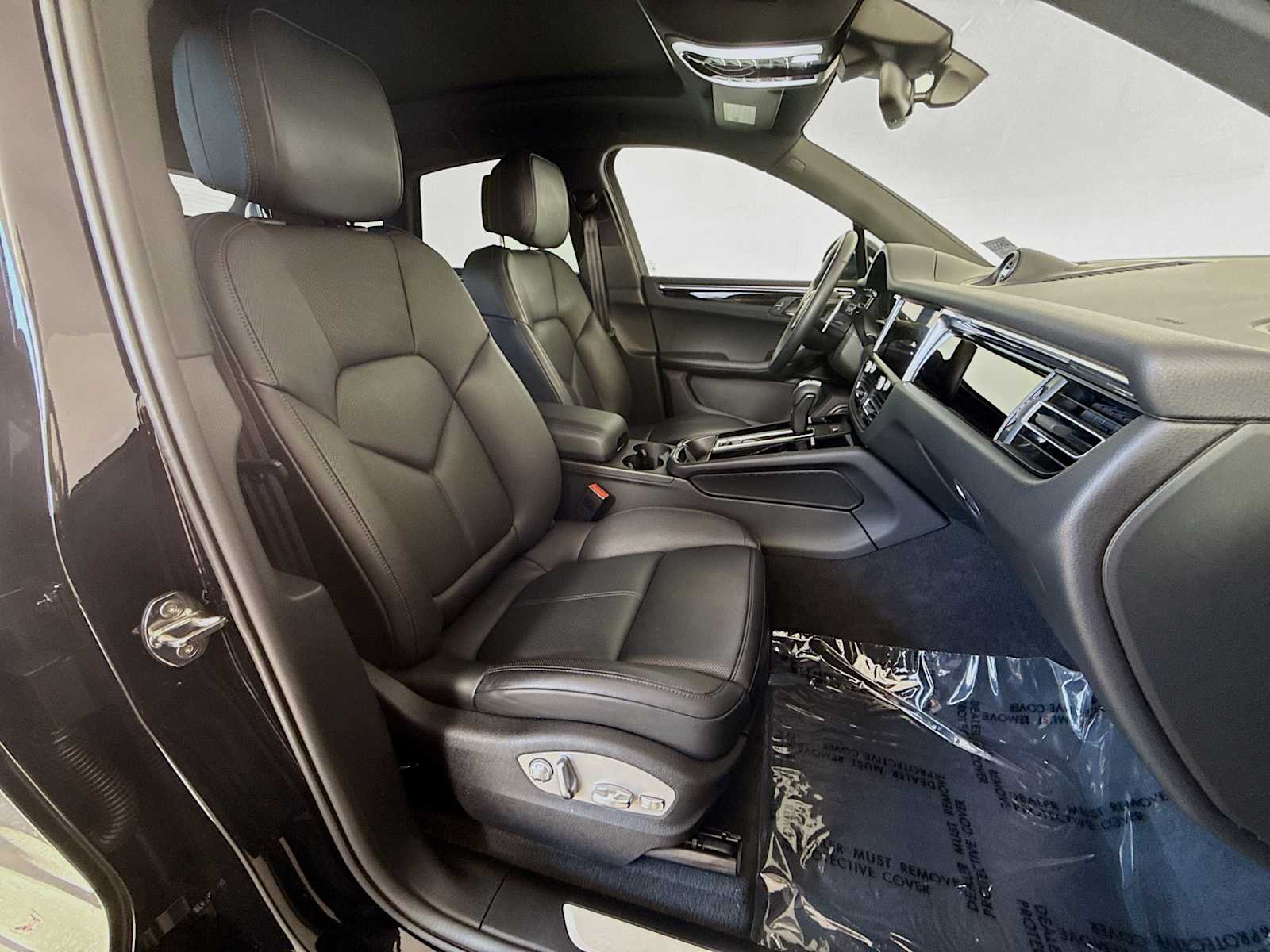 Thumbnail: 2025 Porsche Macan - 22