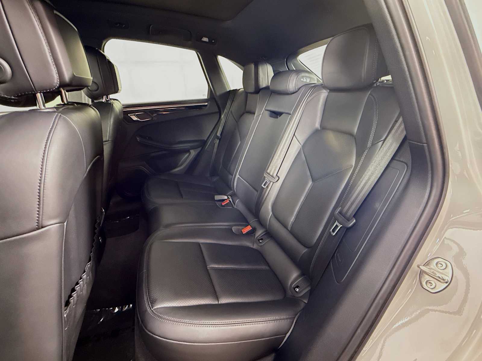 Thumbnail: 2024 Porsche Macan - 13