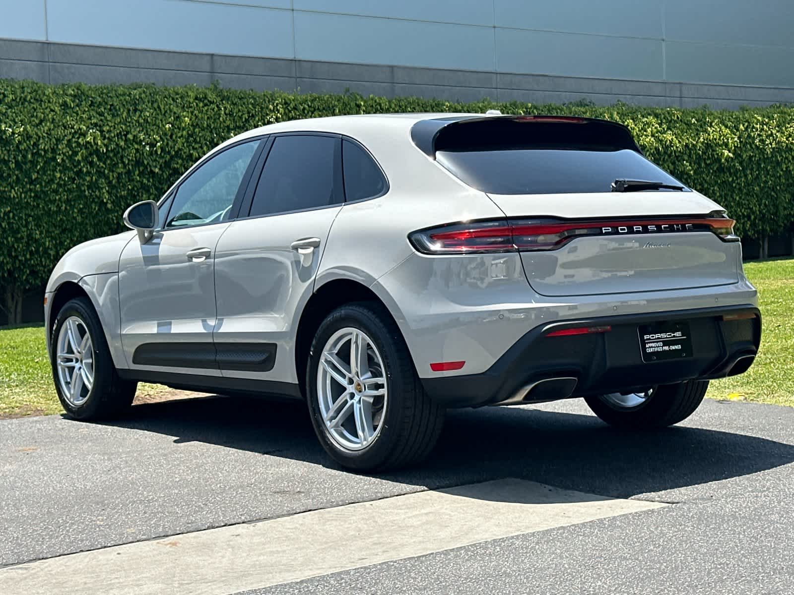 Thumbnail: 2024 Porsche Macan - 3