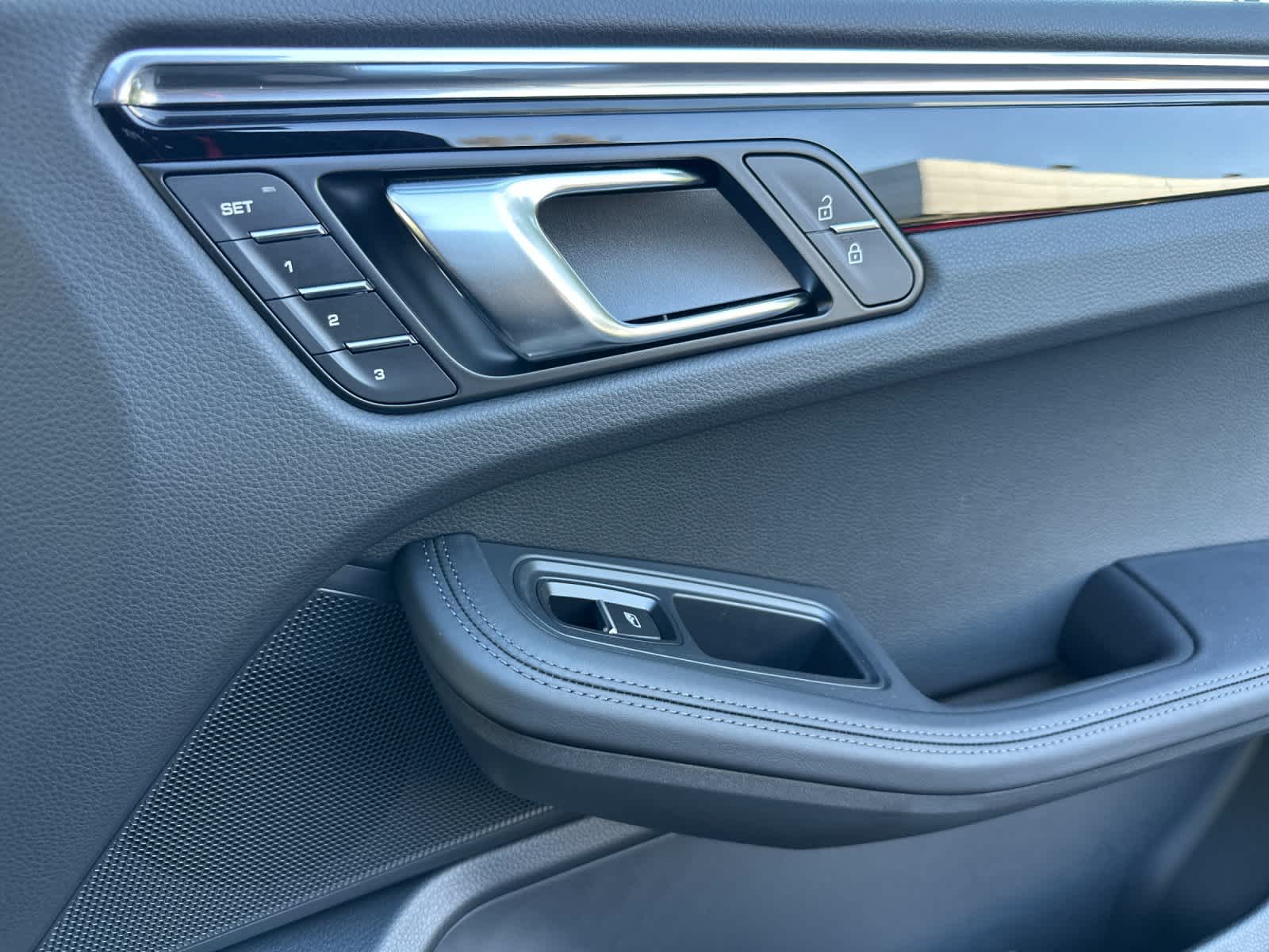 Thumbnail: 2026 Porsche Macan - 19