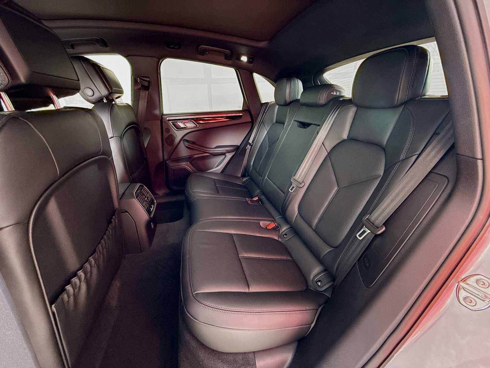 Thumbnail: 2026 Porsche Macan - 17