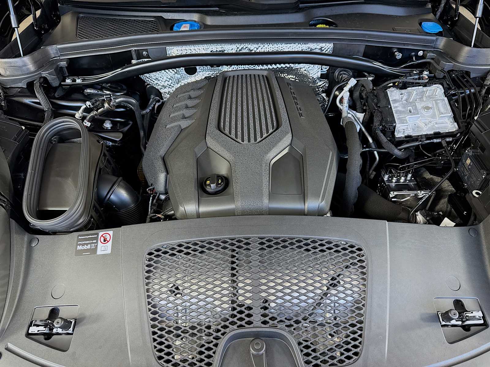 Thumbnail: 2026 Porsche Macan - 23