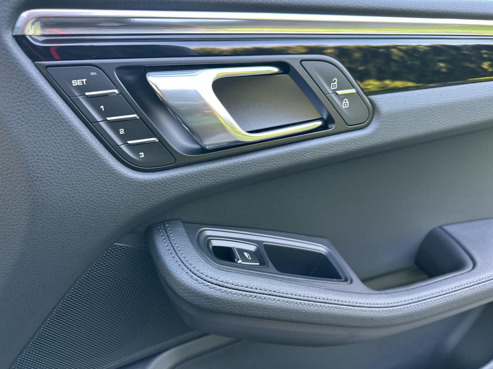 Thumbnail: 2026 Porsche Macan - 19