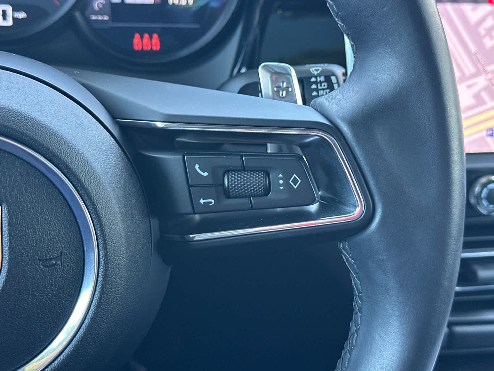 Thumbnail: 2025 Porsche Macan - 26