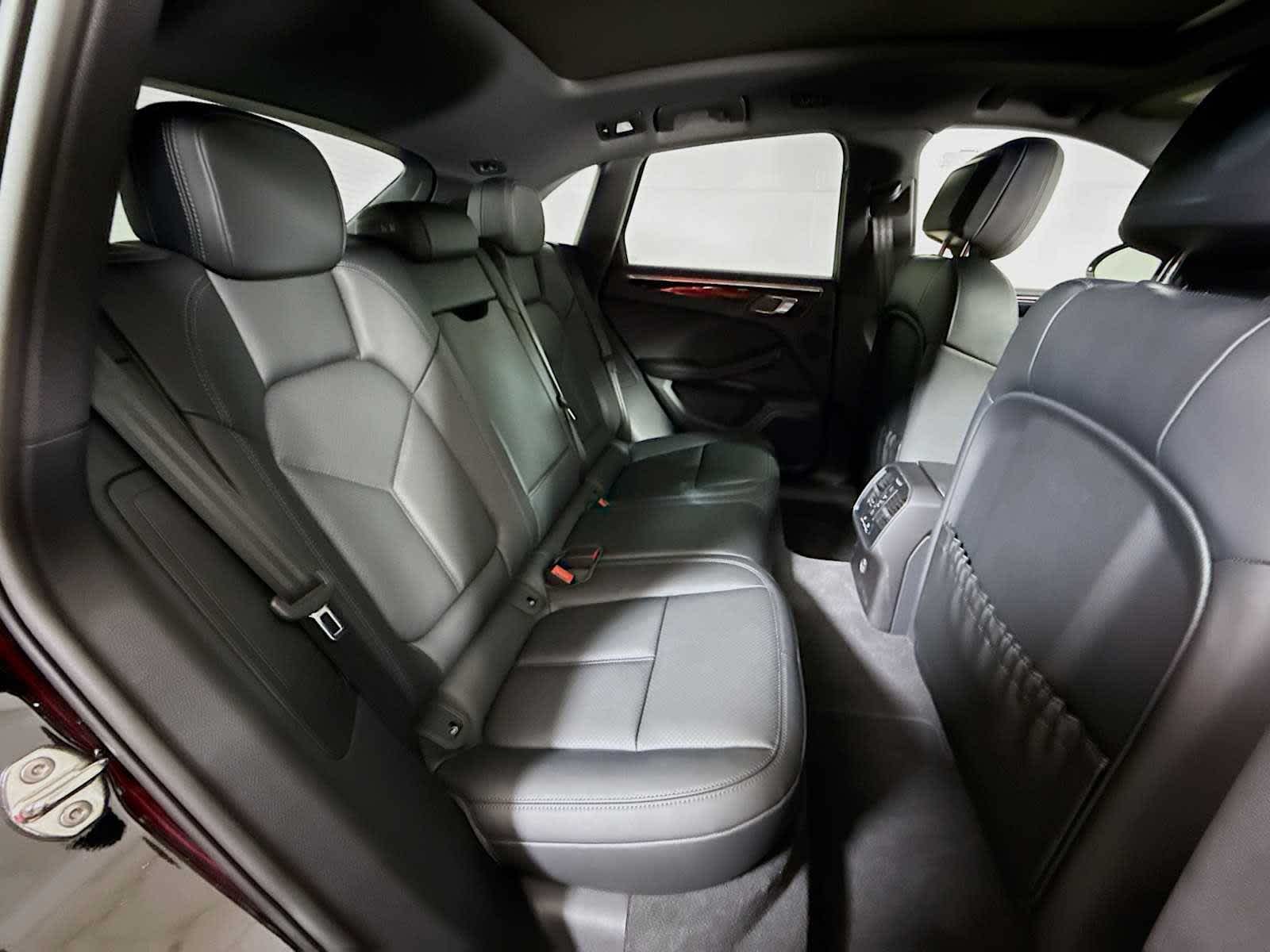 Thumbnail: 2025 Porsche Macan - 20