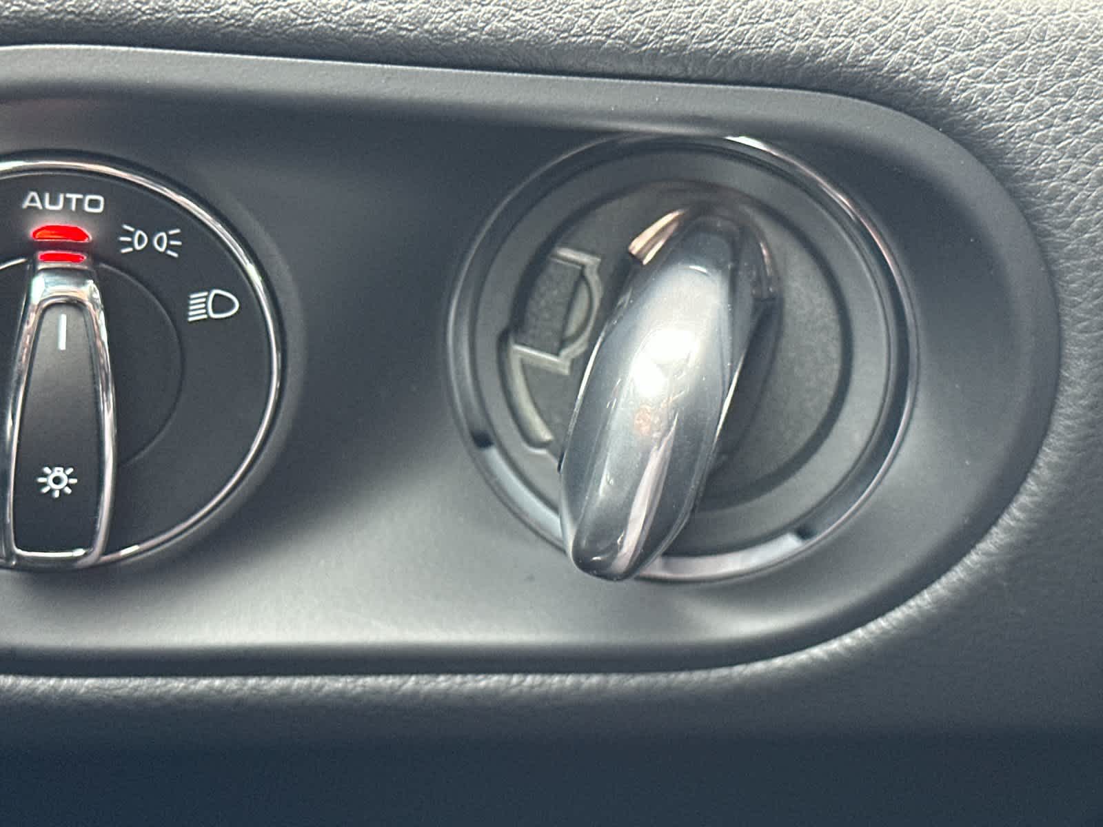 Thumbnail: 2026 Porsche Macan - 26