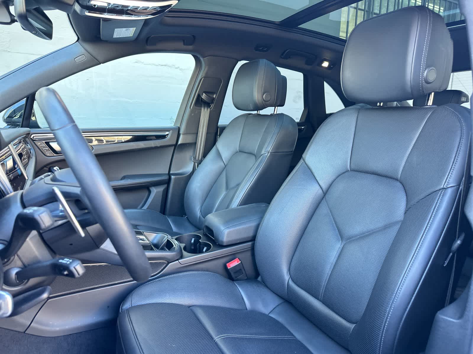 Thumbnail: 2025 Porsche Macan - 5