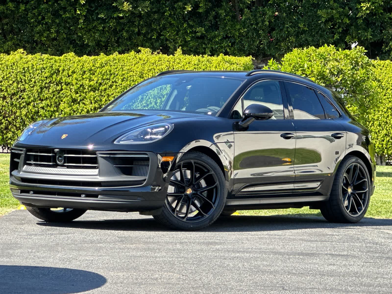 Thumbnail: 2026 Porsche Macan - 1