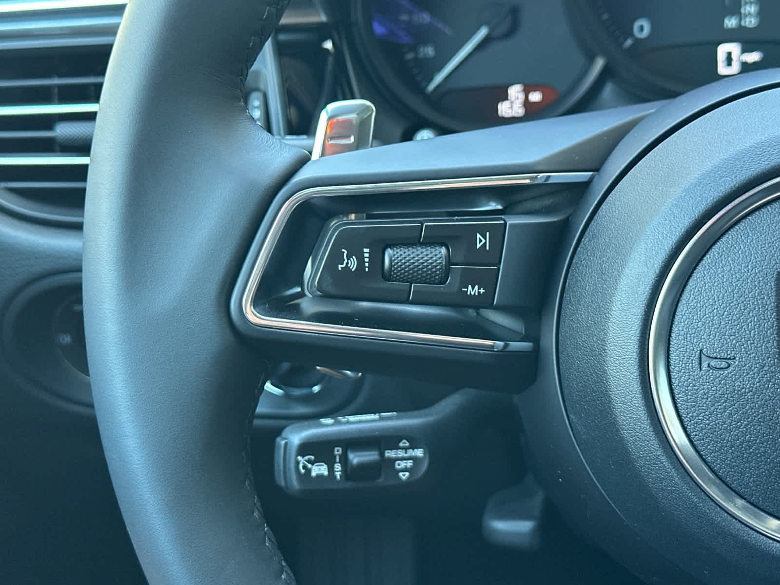 Thumbnail: 2026 Porsche Macan - 26