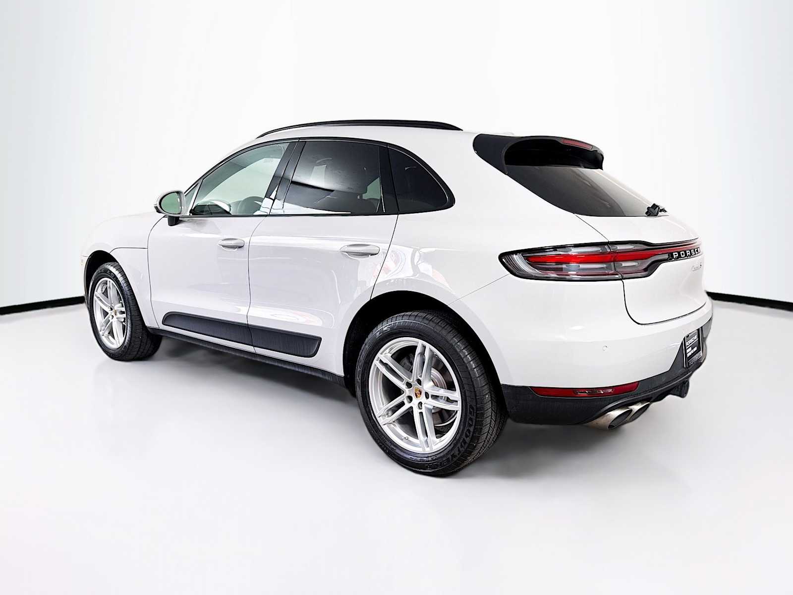 Thumbnail: 2021 Porsche Macan - 3