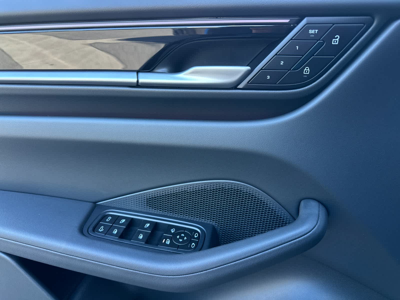 Thumbnail: 2026 Porsche Macan - 12