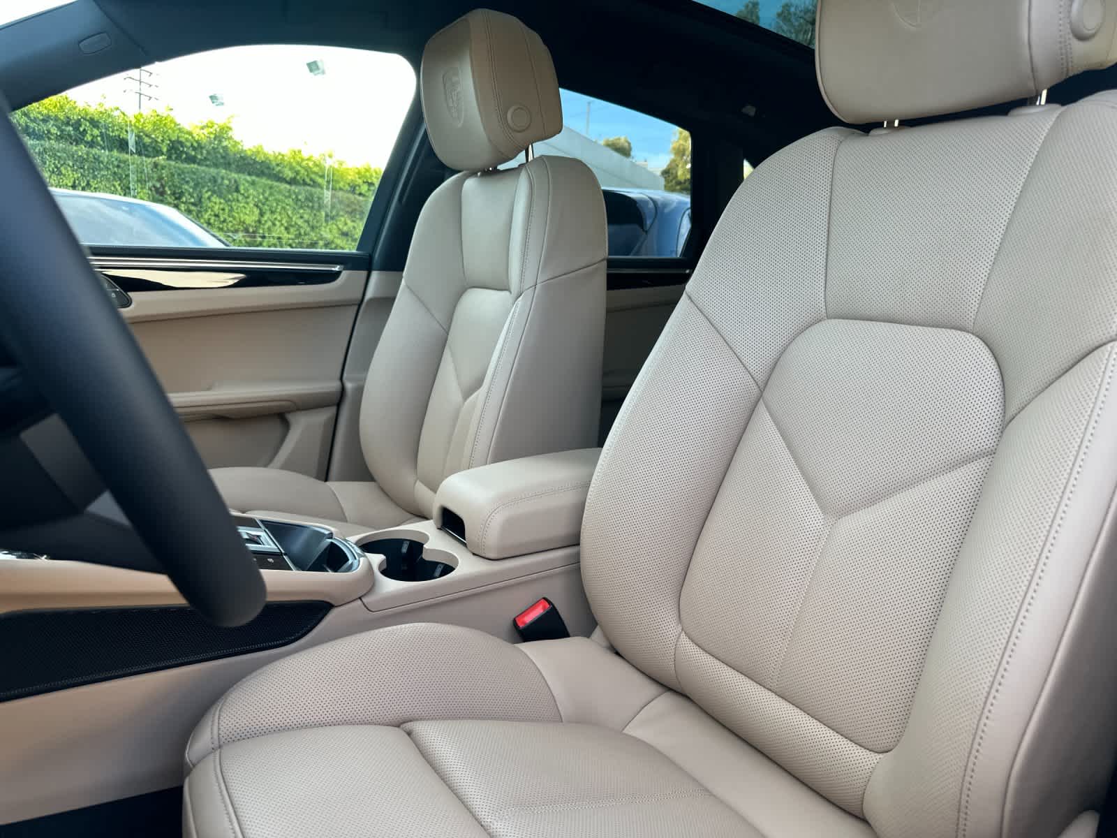 Thumbnail: 2026 Porsche Macan - 5