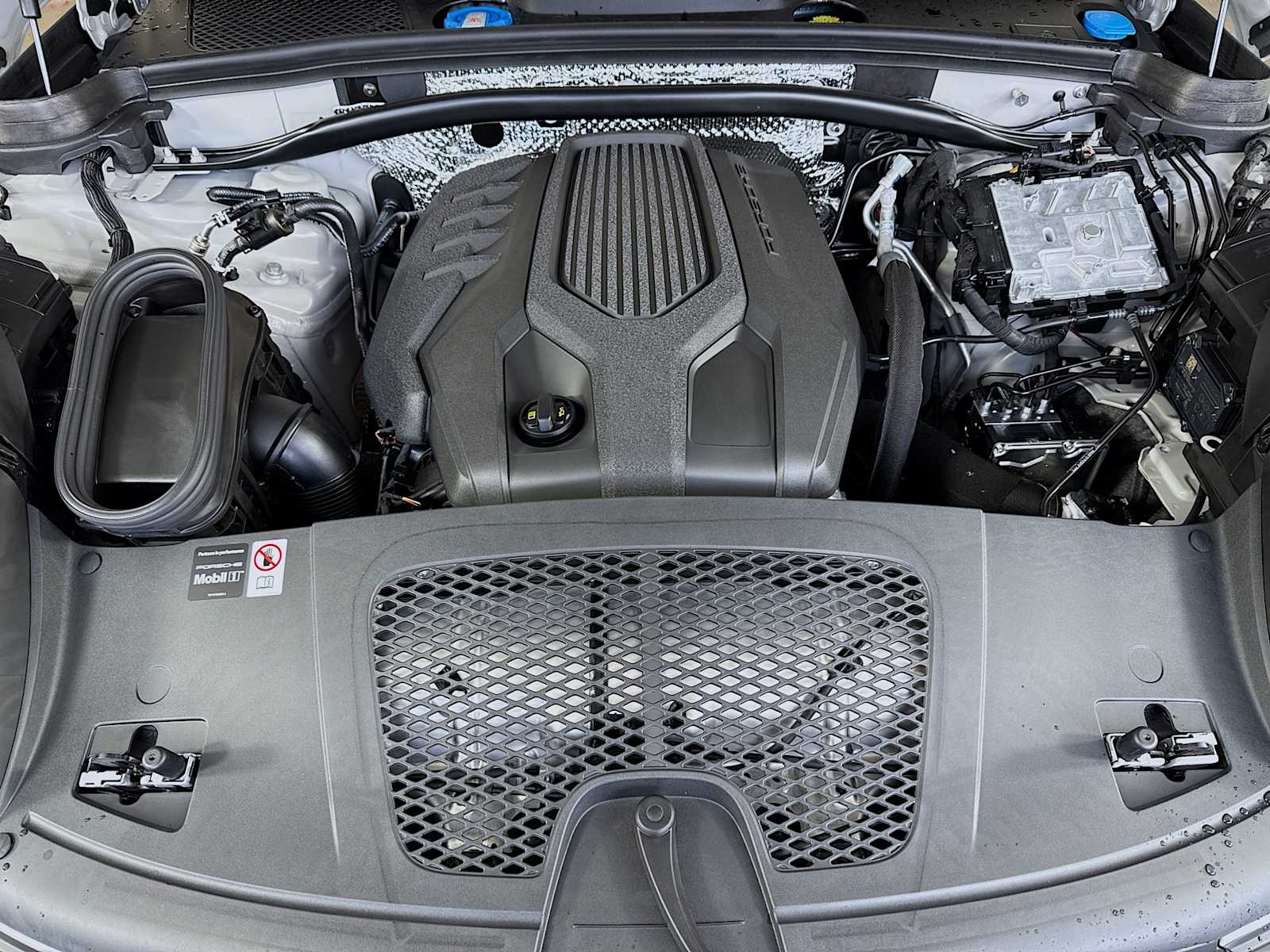 Thumbnail: 2026 Porsche Macan - 23