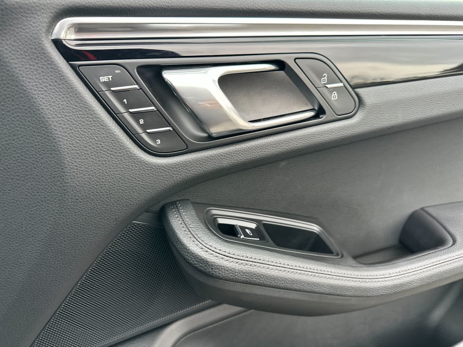 Thumbnail: 2025 Porsche Macan - 19