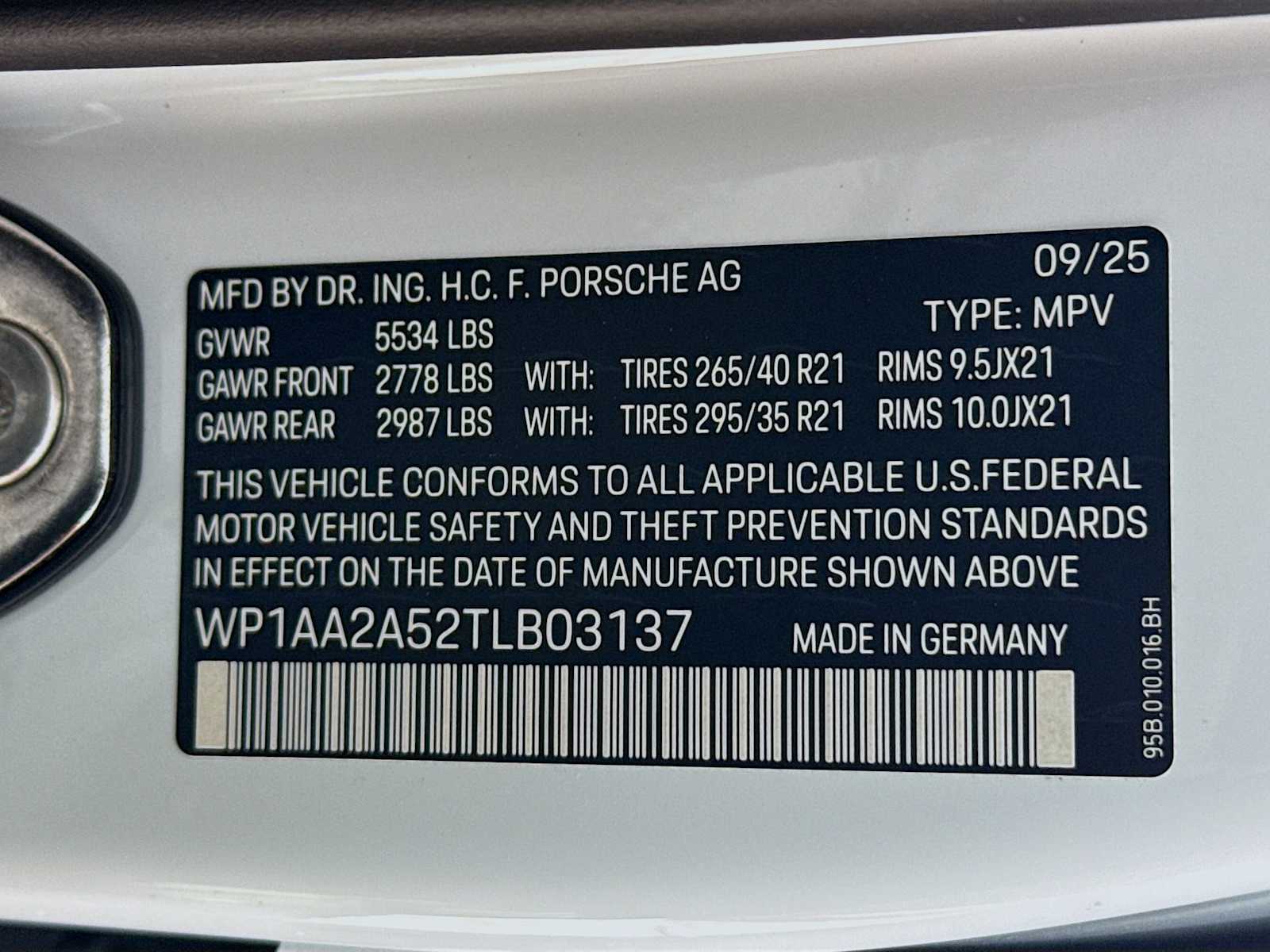 Thumbnail: 2026 Porsche Macan - 25