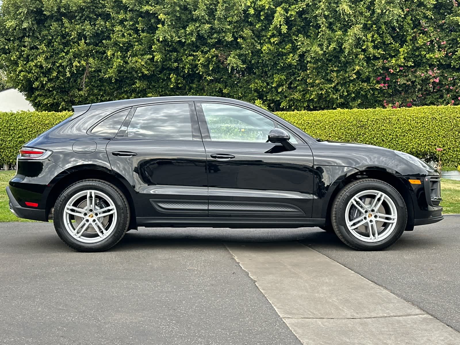 Thumbnail: 2026 Porsche Macan - 9