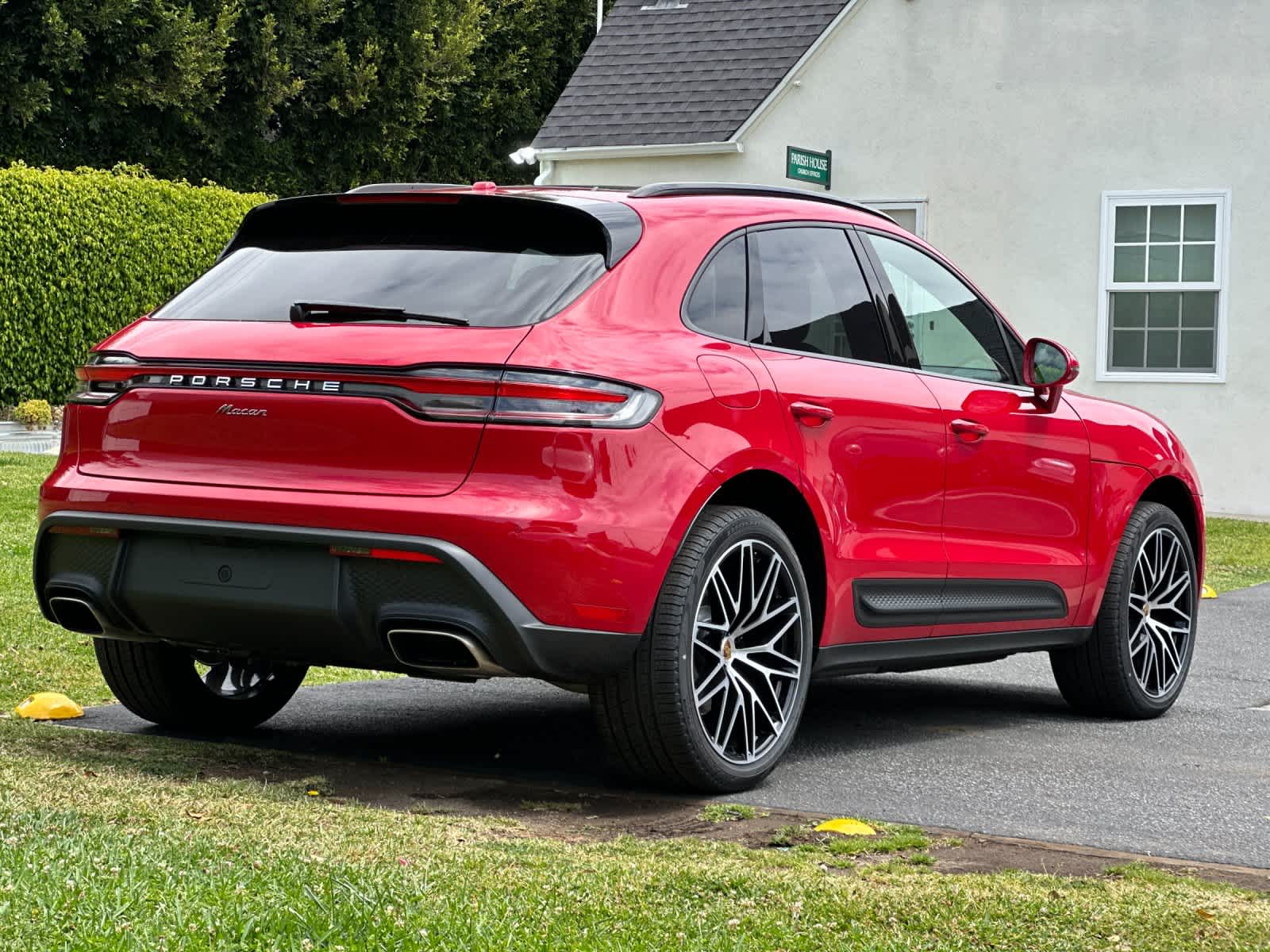 Thumbnail: 2026 Porsche Macan - 8
